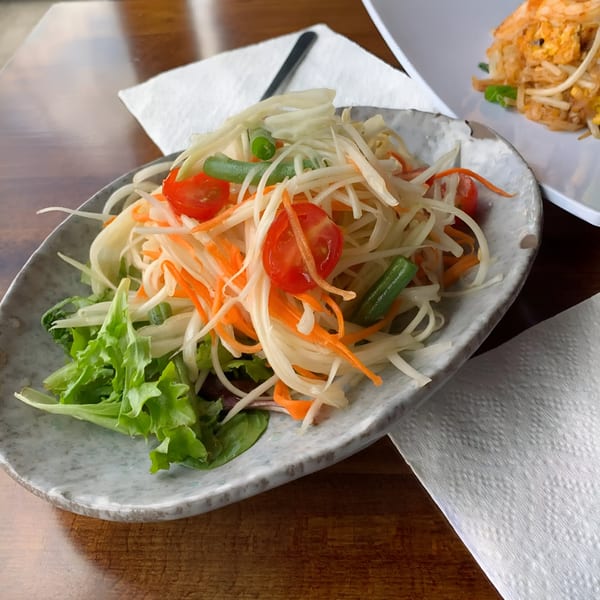 Ddee Thai's papaya salad with shredded papaya, carrots, green beans, tomatoes, and lettuce.