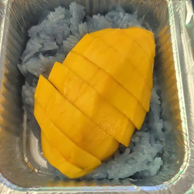 Mango with sticky rice.