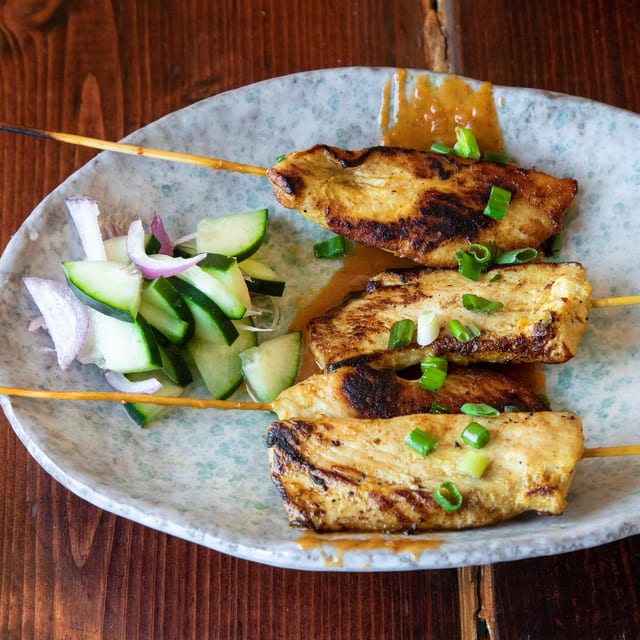 Chicken satay (3 pieces).